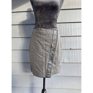 Banana Republic Women's Gray Wool/ Faux Leather Skirt With Cross Zipper Size 2P!